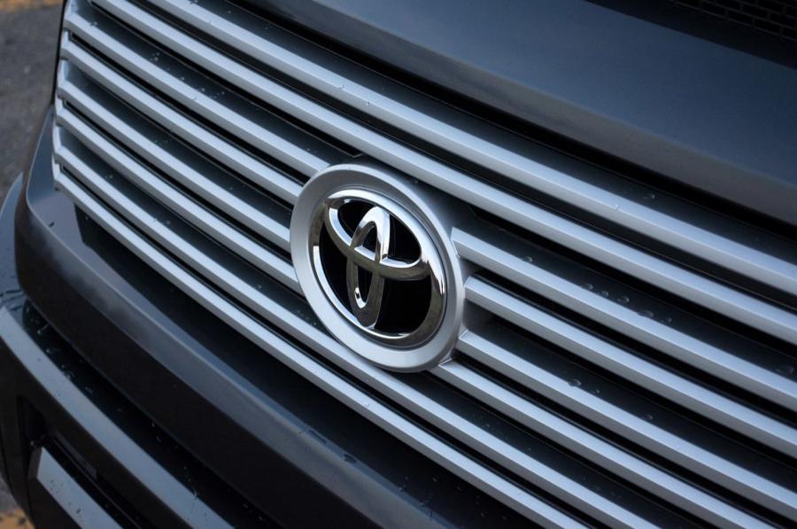  Toyota Tundra Platinum 4x4 2014 года  (фото 31 из 32)